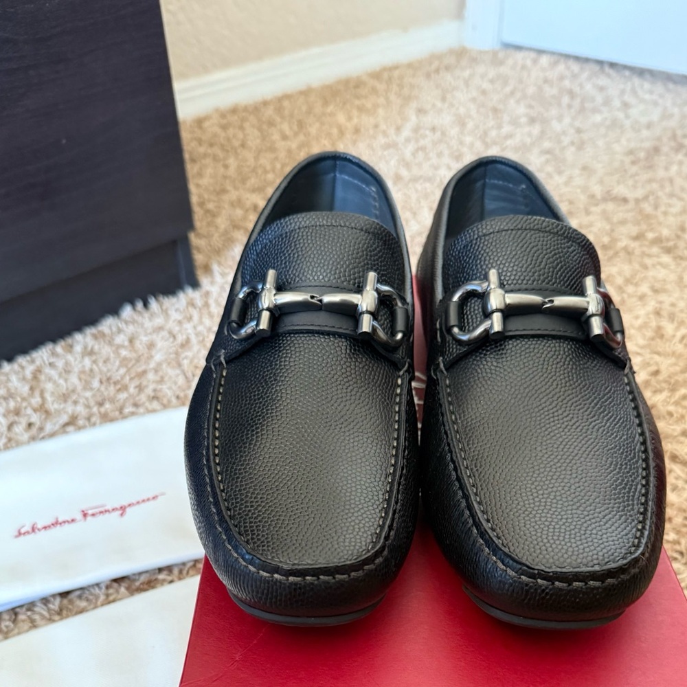 Salvatore Ferragamo Men's Parigi New Arizona Leather Drivers in Black - Picture 2 of 7